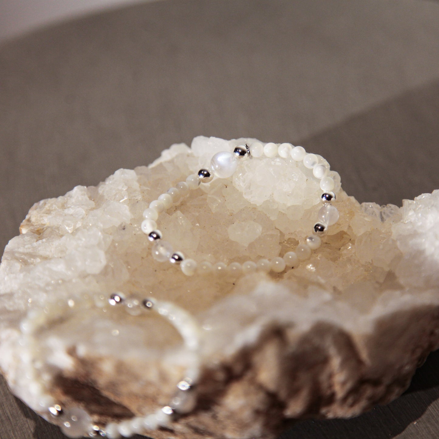 Lunaris Bracelet Mother of Pearl Moonstone