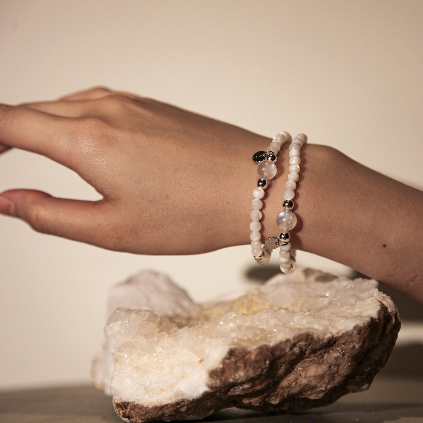Lunaris Bracelet Mother of Pearl Moonstone