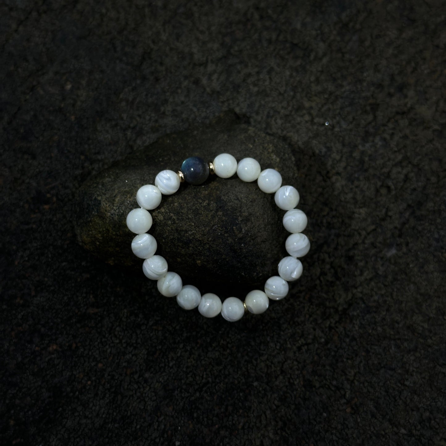 Noira Bracelet - Labradorite Mother of Pearl