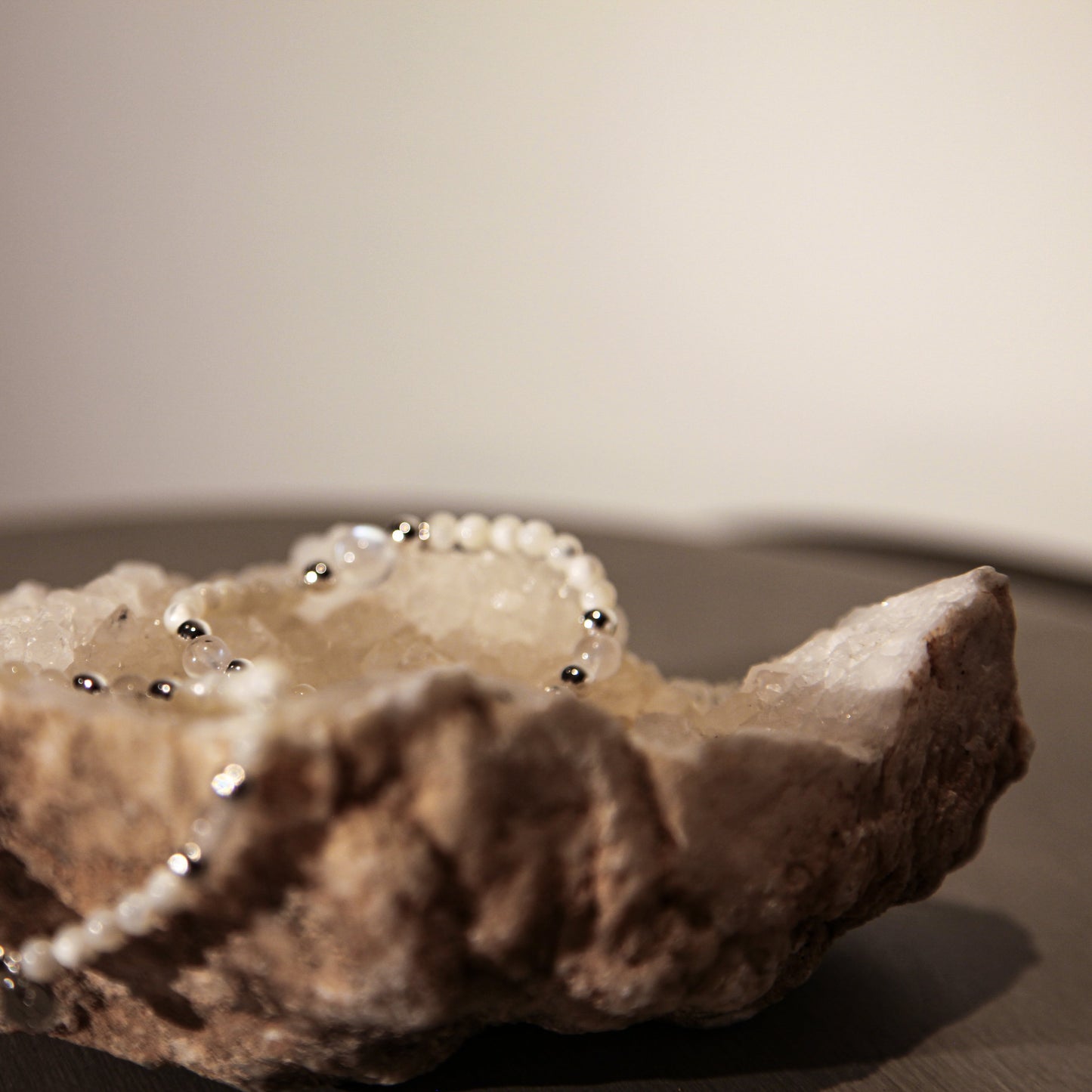 Lunaris Bracelet Mother of Pearl Moonstone