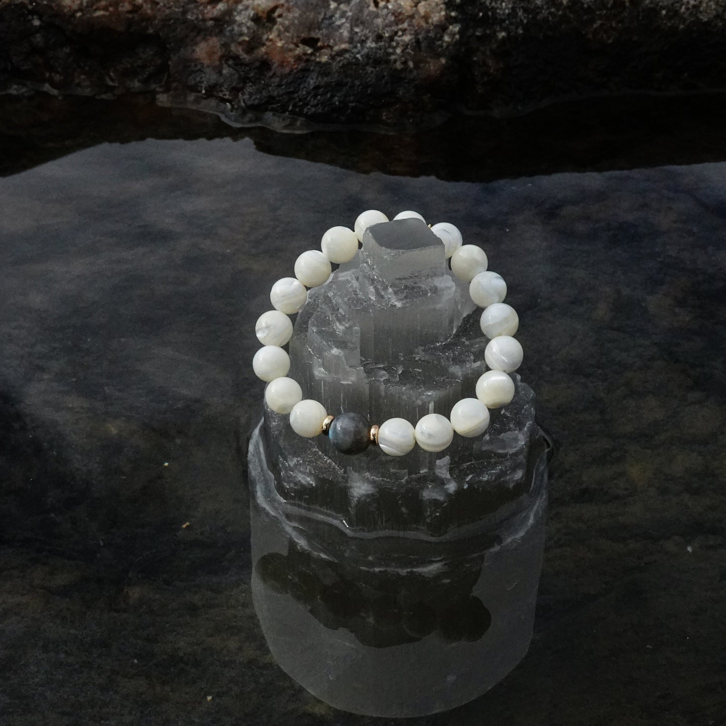 Noira Bracelet - Labradorite Mother of Pearl